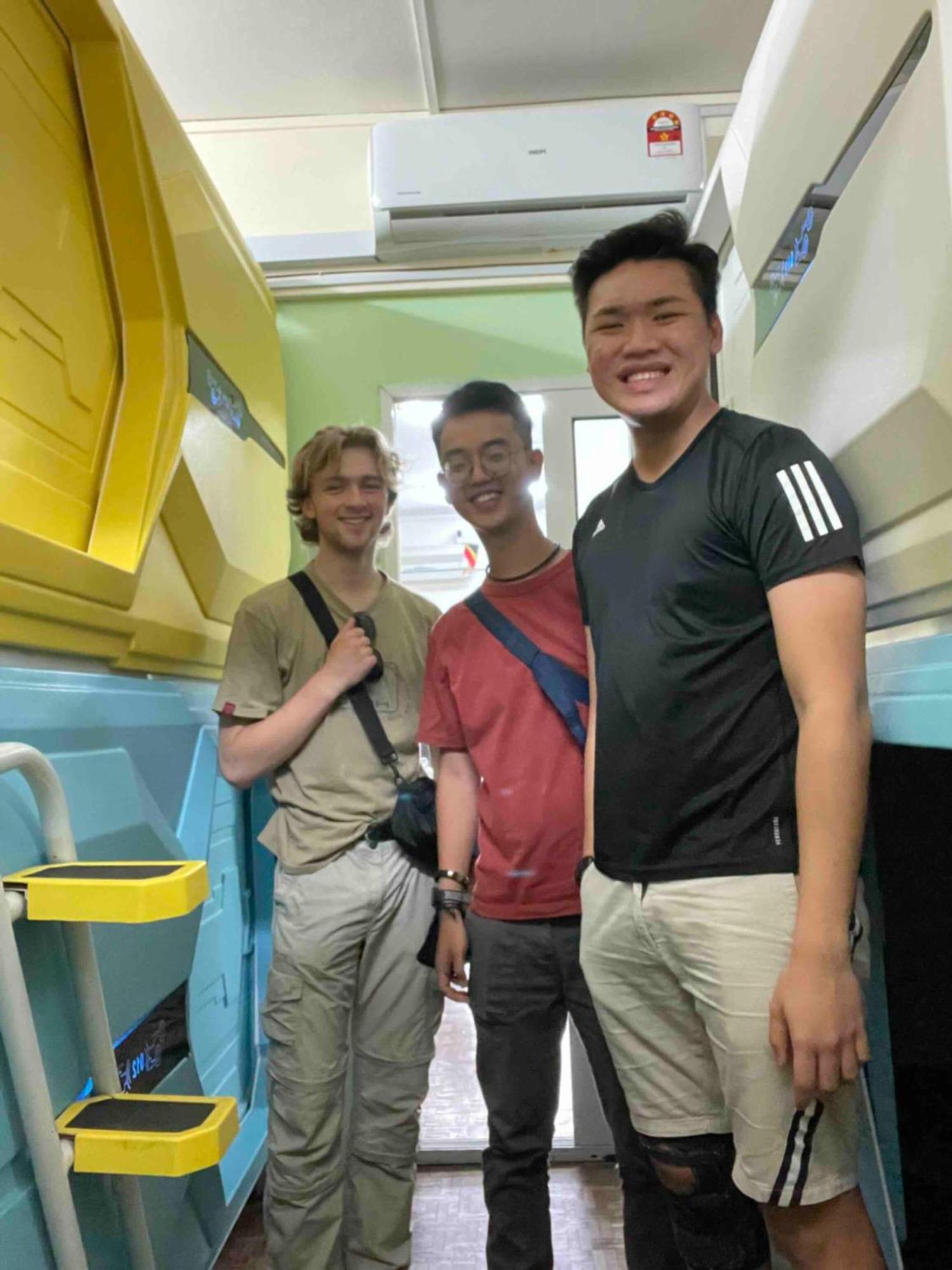 Pelangi Capsule Hostel Джохор Бахру Екстериор снимка