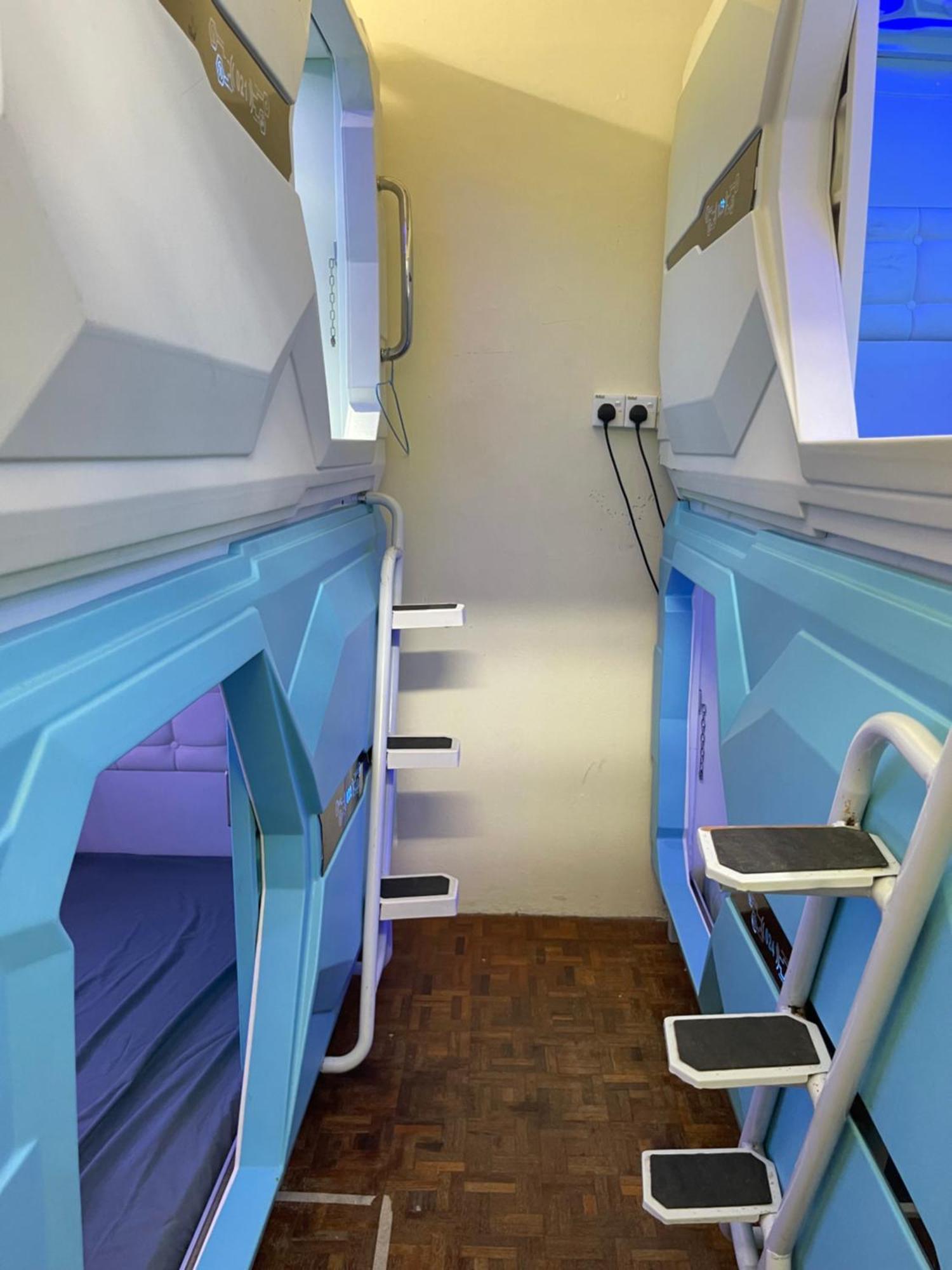 Pelangi Capsule Hostel Джохор Бахру Екстериор снимка